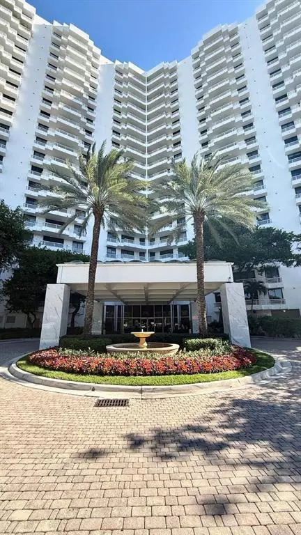 3300 NE 192 St #1901, Aventura, FL 33180
