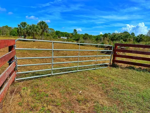 19785 NW 284th St, Okeechobee, FL 34972 photo 2