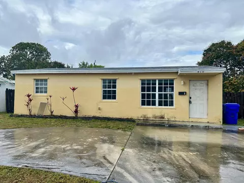 810 N 69th Ave, Hollywood, FL 33024