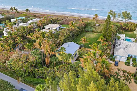 31 N Beach Rd, Jupiter Island, FL 33455