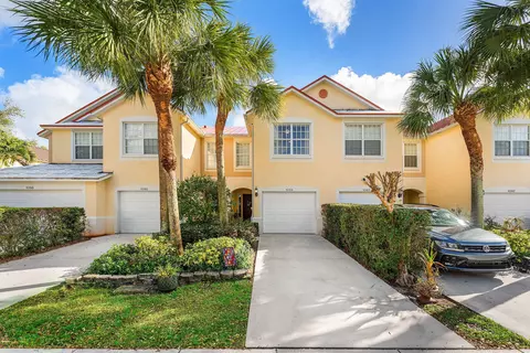 1094 Pinewood Lake Ct, Greenacres, FL 33415