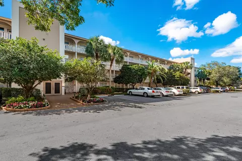2102 Lucaya Bnd #J3, Coconut Creek, FL 33066