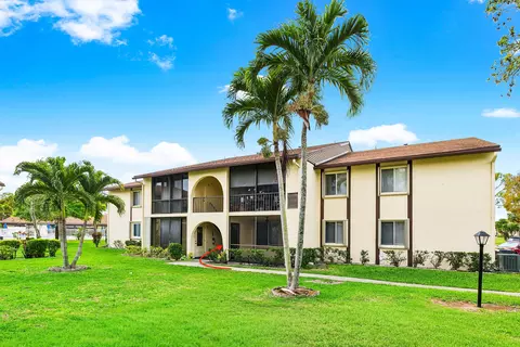 3560 Pine Tree Ct #B-1, Greenacres, FL 33463