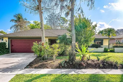 1510 Firethorn Dr, Wellington, FL 33414