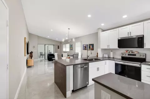 6175 Kings Gate Cir, Delray Beach, FL 33484