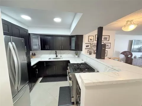 3140 S Ocean Dr #809, Hallandale Beach, FL 33009