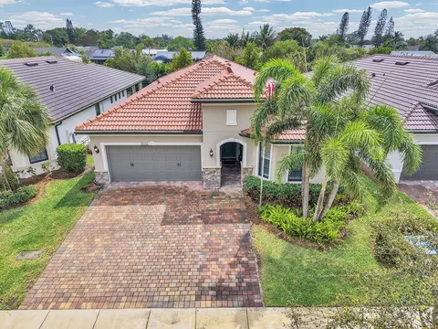 8314 Vaulting Dr, Lake Worth, FL 33467