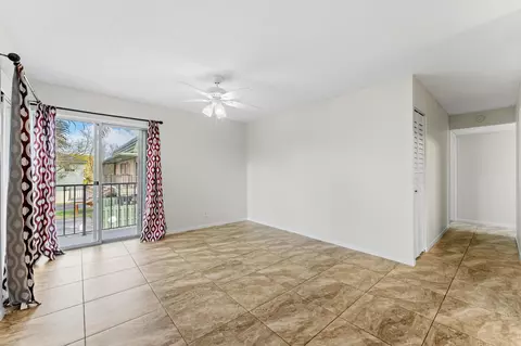 1840 Fairview Villas Dr #3, Palm Springs, FL 33406