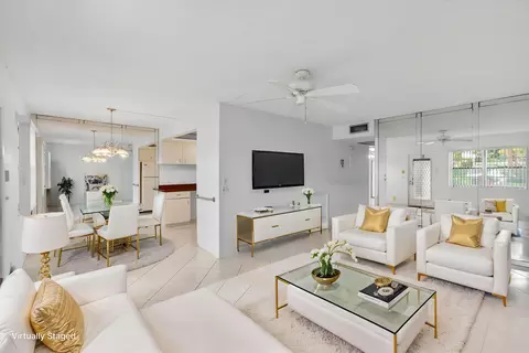1009 Hythe A, Boca Raton, FL 33434
