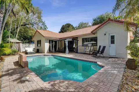 10527 Zurich St, Hollywood, FL 33026