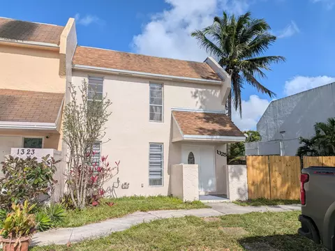 1325 Silverado Dr #1325, North Lauderdale, FL 33068