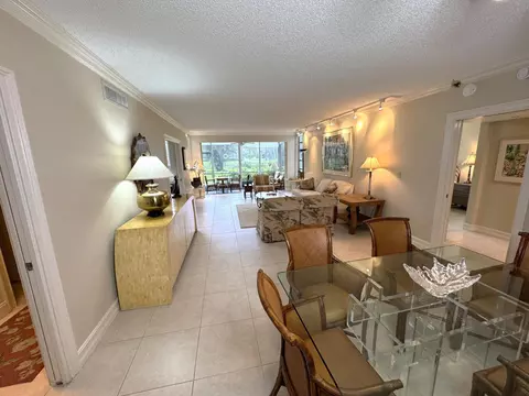625 Oaks Dr #106, Pompano Beach, FL 33069