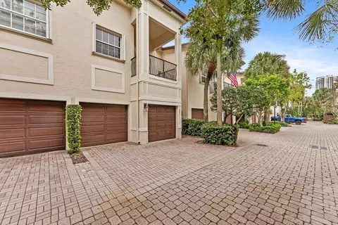 352 NE 7th Ave, Fort Lauderdale, FL 33301