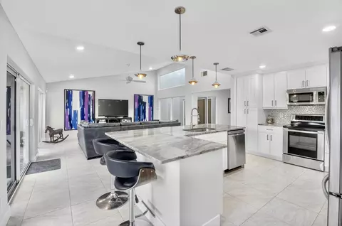 202 SW 29th Ave, Delray Beach, FL 33445