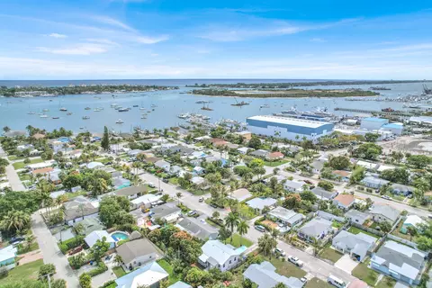 176 E 24th St, Riviera Beach, FL 33404