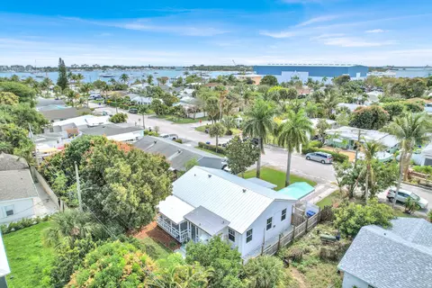 176 E 24th St, Riviera Beach, FL 33404