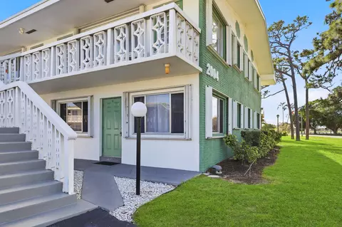 2004 Lake Osborne Dr #1, Lake Worth Beach, FL 33461