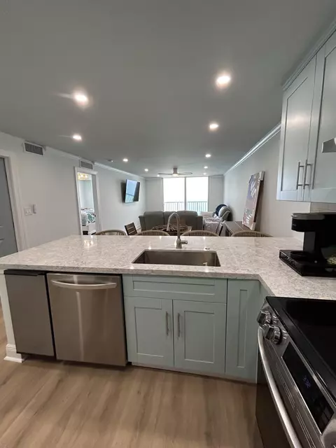 400 N Surf Rd #1105, Hollywood, FL 33019
