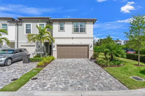 2906 Olivia Ave, Lauderdale Lakes, FL 33311