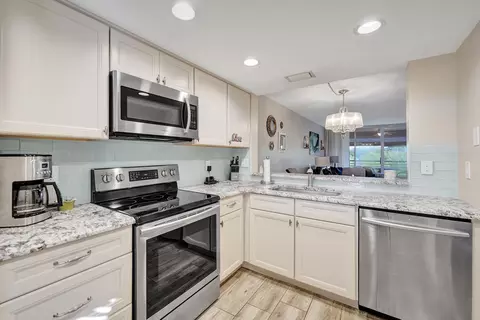 9501 Seagrape Dr #404, Davie, FL 33324