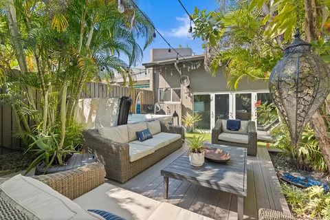 228 NE 16th Ter, Fort Lauderdale, FL 33301