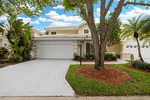 218 W Canterbury Dr W, Palm Beach Gardens, FL 33418