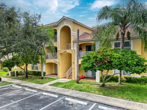 5560 NW 61st St #707, Coconut Creek, FL 33073