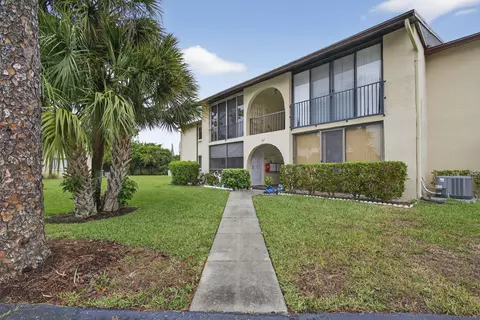 327 Pine Ridge Cir #A-1, Greenacres, FL 33463