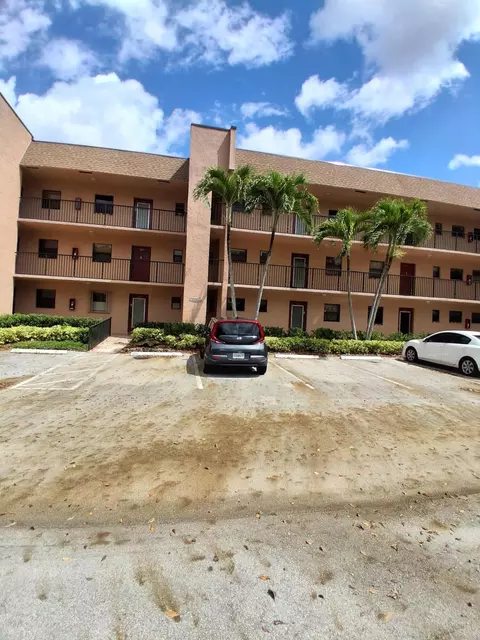 10303 Sunrise Lakes Blvd #103, Sunrise, FL 33322