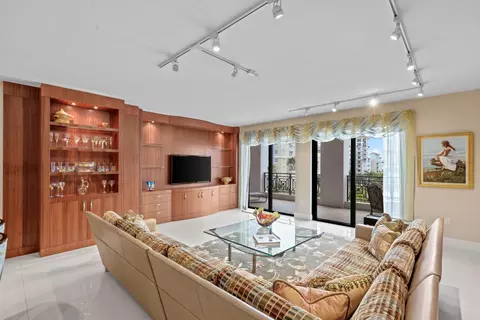 200 E Palmetto Park Rd #607, Boca Raton, FL 33432