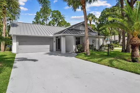 5757 Peachwood Ct, Jupiter, FL 33458