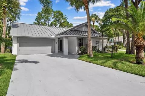 5757 Peachwood Ct, Jupiter, FL 33458