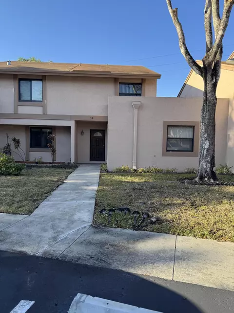31 Chestnut Cir, Hollywood, FL 33026