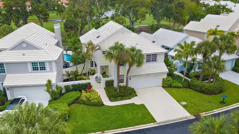 18 Windsor Ln, Palm Beach Gardens, FL 33418