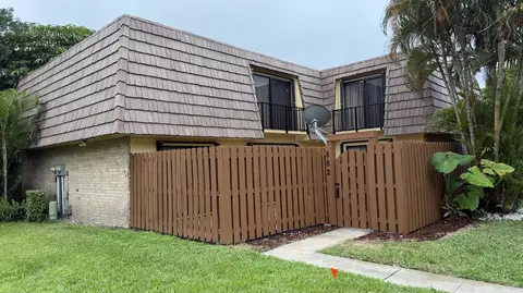 882 Springdale Cir #88-B, Palm Springs, FL 33461