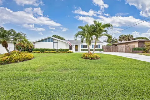 9820 Daisy Ave, Palm Beach Gardens, FL 33410