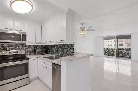 2841 Somerset Dr #311, Lauderdale Lakes, FL 33311
