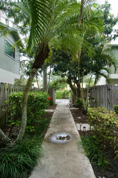4320 Lilac St #2C, Palm Beach Gardens, FL 33410