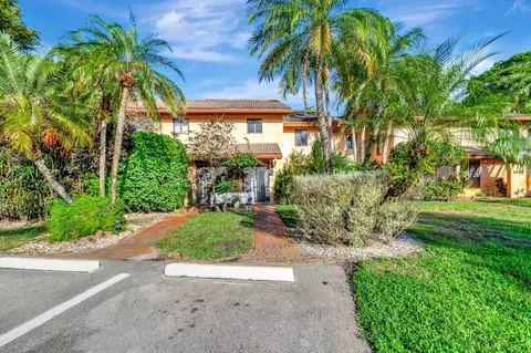 5334 Fountains Dr S, Greenacres, FL 33467