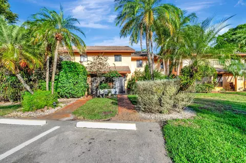 5334 Fountains Dr S, Greenacres, FL 33467
