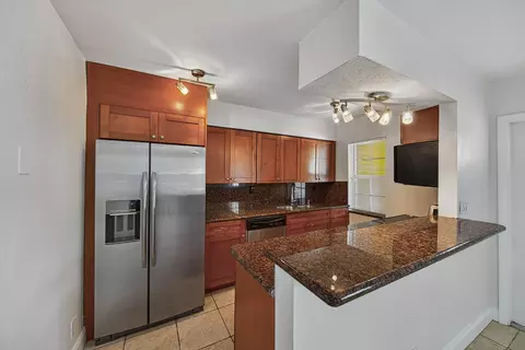 51 NE 24th St #4, Wilton Manors, FL 33305