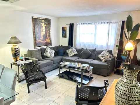 515 S Crescent Dr #107, Hollywood, FL 33021
