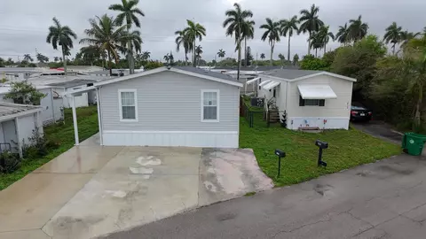 8516 SW 17th Ct, Davie, FL 33324