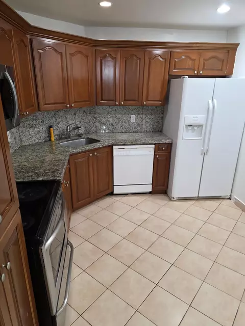 6361 N Falls Cir Dr #207, Lauderhill, FL 33319
