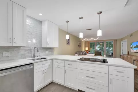 3145 NE 48th Ct #215, Lighthouse Point, FL 33064