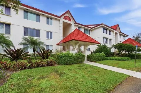 108 Half Moon Cir #F2, Hypoluxo, FL 33462