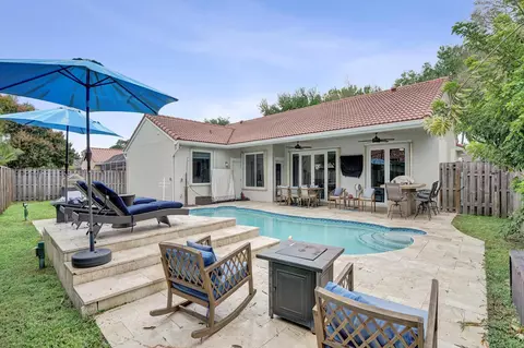 10808 Nashville Dr, Hollywood, FL 33026
