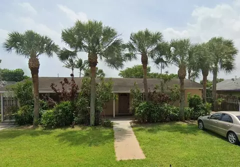 140 SW 14th Ave, Boynton Beach, FL 33435