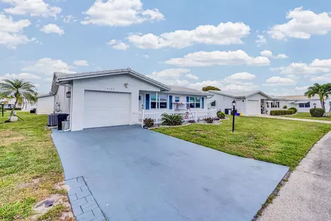 2105 Alfred Dr, Boynton Beach, FL 33426
