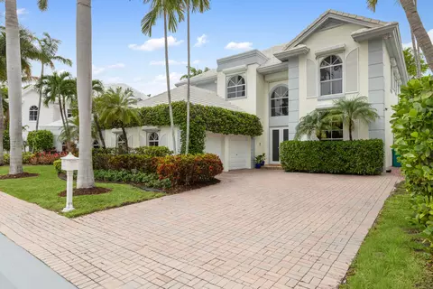 24 Grand Bay Estates Cir, Key Biscayne, FL 33149